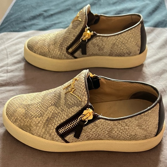 GIUSEPPE ZANOTTI
Double-Zip Leather Low-Top Sneakers
Size 36.5 - Picture 3 of 4